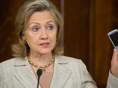Email của bà Clinton có chứa thông tin tuyệt mật