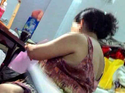 Gái bán dâm bị cột bằng nợ nần