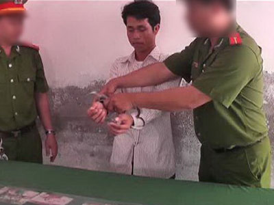 Bắt nghi can đâm bé gái 13 tuổi 39 nhát để đòi yêu