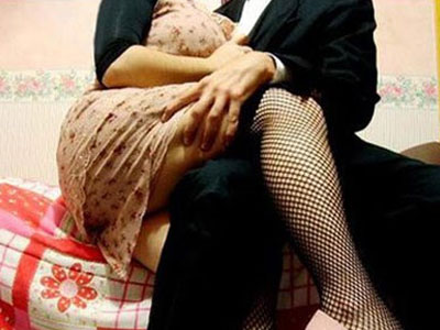 Lần đầu của gã trai tân phải "trả bài" cho "máy bay già" tới 3 hiệp