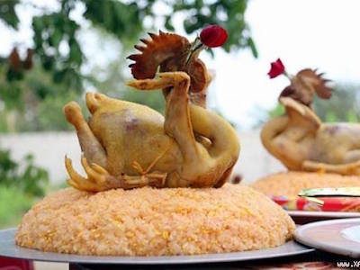 Lấy gà luộc trên mâm cúng, một thanh niên bị đánh chết