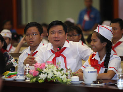Bí thư Đinh La Thăng truy hỏi Giám đốc Sở GD-ĐT TP HCM