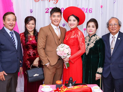 Lễ rước dâu ấm cúng của MC Hồng Phượng và "hoàng tử xiếc"