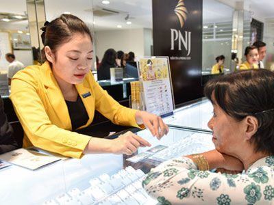 Vàng, đôla cùng chốt một tuần giảm giá