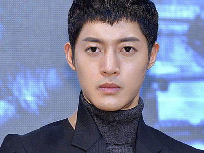 Kim Hyun Joong không giành được quyền nuôi con với bạn gái cũ