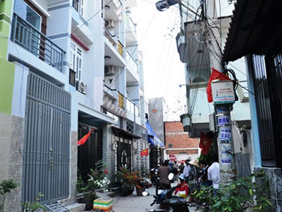 Cha giết mẹ, con gái đóng cửa nhốt cha rồi báo công an