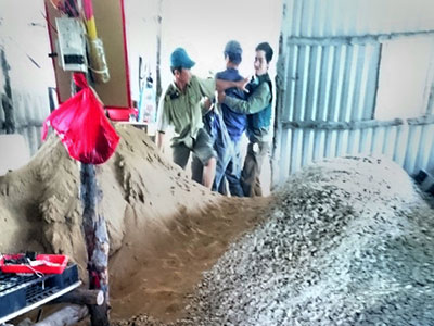 "Đánh luôn! Đây là lệnh của cấp trên!"
