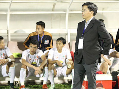 Nực cười: HAGL bất bình vì tổ trọng tài là người… Hà Nội