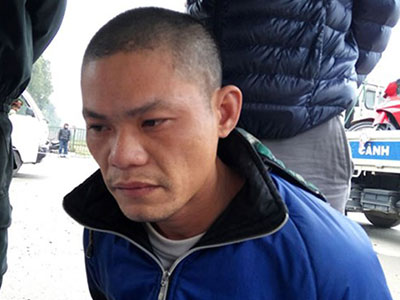 Phát hiện người đàn ông dùng băng dính dán ma túy trong lòng bàn tay