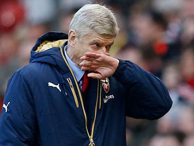 Thua đau, HLV Wenger dùng vấn đề tiền bạc xỉa xói M.U