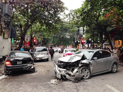 Lý do nào khiến ô tô dễ trở thành "xe điên"?