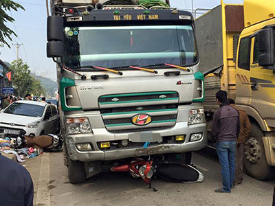 Nghi vấn xe tải chèn nhau gây tai nạn liên hoàn