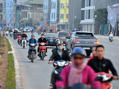 Rùng mình xe đi ngược chiều lao vun vút trên đường nghìn tỉ