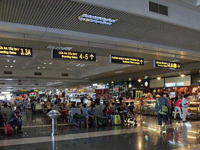 Hai vợ chồng hành khách Thái Lan mang súng qua sân bay Nội Bài