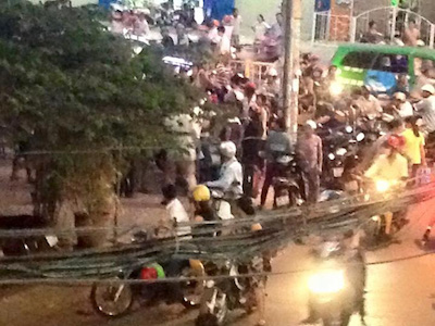 Hàng trăm người bao vây đánh đôi nam nữ nghi bắt cóc trẻ em ở Sài Gòn: Chỉ là hiểu lầm!