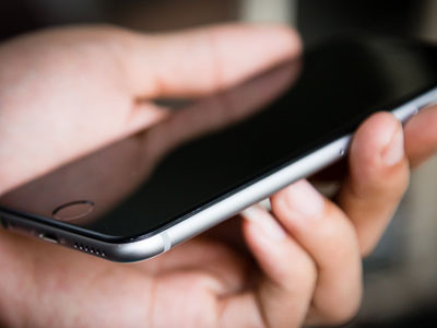iPhone khoá mạng rớt giá mạnh