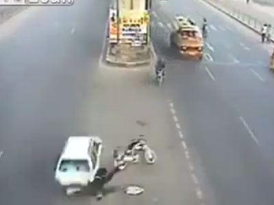 Clip: Cẩn thận hết mức vẫn gặp tai nạn