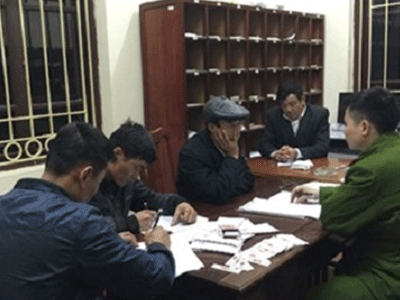 Bắt quả tang công an viên đang say sưa sát phạt trên chiếu bạc
