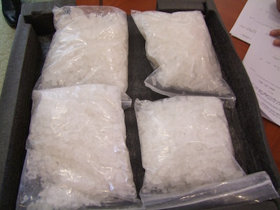 Giấu 10kg ma túy đá trong vali xách tay