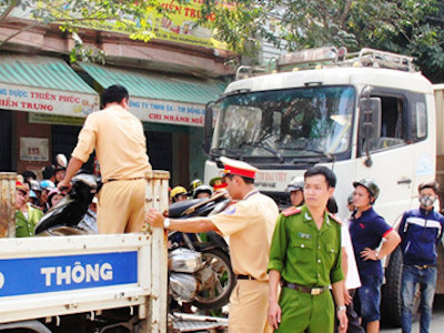 Xe tải vượt đèn đỏ tông chết 2 mẹ con: Tạm giữ hình sự tài xế
