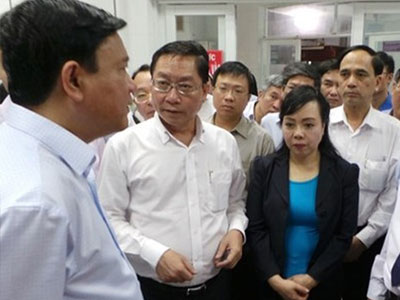 Bí thư Thăng nhắc Bộ trưởng Y tế chuyện bệnh nhân bò từ gầm giường