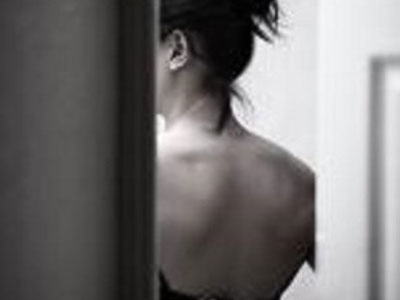 Chụp ảnh khỏa thân, tống tiền người tình đã có chồng
