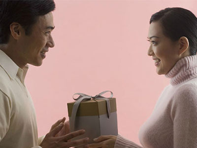 Những món quà 8/3 của ông chồng tâm lý