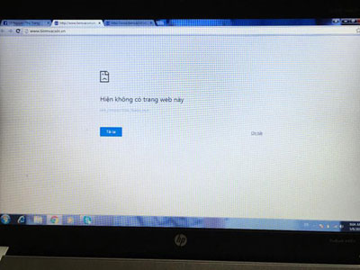 Chầu chực từ sáng vẫn không thể đăng ký tiêm vắc xin dịch vụ qua mạng