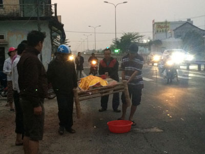 Một phụ nữ bán bánh mỳ bị xe tông chết đúng ngày 8/3