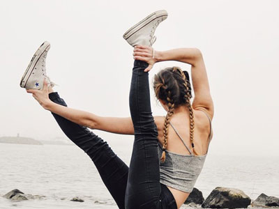 9X nổi tiếng trên mạng nhờ đăng ảnh tạo dáng yoga