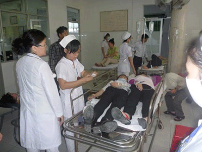 Hàng loạt công nhân nhập viện nghi bị ngộ độc thực phẩm