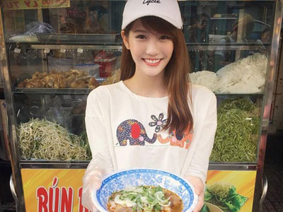 Hot girl trà sữa Malaysia bất ngờ đến Sài Gòn