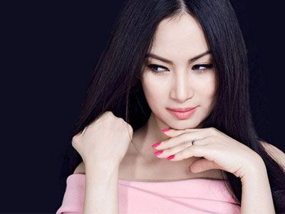 Người Việt giàu nhất thế giới sống trên "núi" tiền như thế nào?