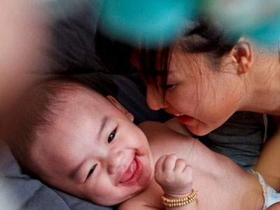 Cận mặt con trai kháu khỉnh "cực yêu" của Lê Bê La