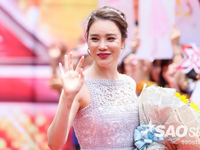 Hồ Quỳnh Hương rạng ngời trong buổi ghi hình của X- Factor