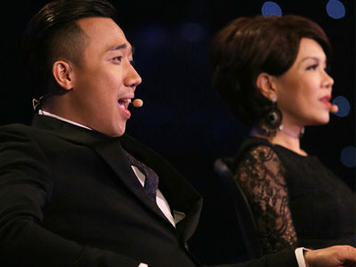 Giám khảo Trấn Thành say sưa hát theo bạn gái Hari Won tại Got Talent