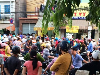 Khu phố Sài Gòn náo loạn vì những tiếng súng nổ