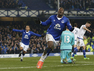Lukaku ghi siêu phẩm solo, Chelsea trắng tay mùa giải này
