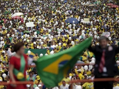 1,4 triệu người Brazil biểu tình đòi tổng thống từ chức