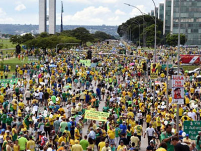 Ba triệu người Brazil biểu tình đòi phế truất tổng thống