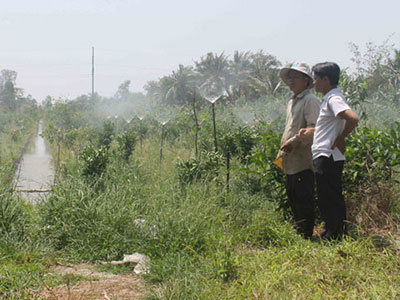 Hạn, mặn nghiêm trọng: Lắp đường ống dẫn nước ngọt cho dân