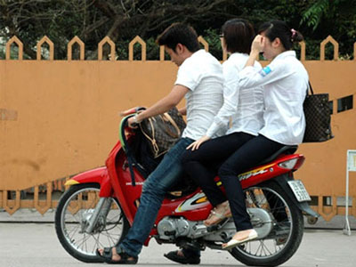 Bỏ quy định buộc thôi học một tuần với học sinh vi phạm giao thông