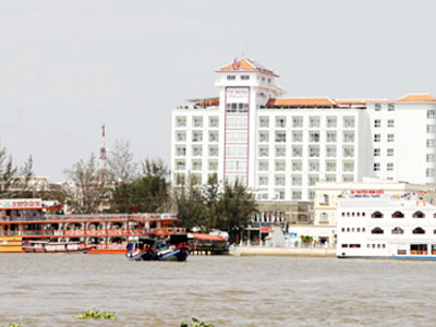 "Lũ mặn" lần đầu tràn vào thủ phủ miền Tây