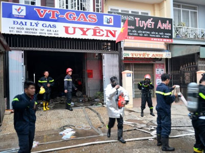 Cháy đại lý gas, nhiều người phải cấp cứu