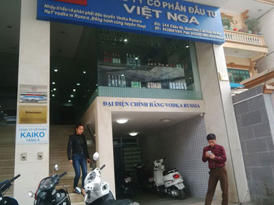 Tẩy date kẹo quá hạn thêm... 1 năm để bán kiếm lời