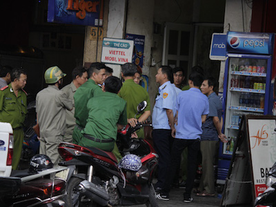 Chủ quán nước lấn vỉa hè, chống đối cơ quan chức năng