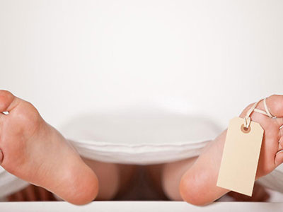 Người nằm ngủ bị nhầm là đã chết vì bệnh hôi chân
