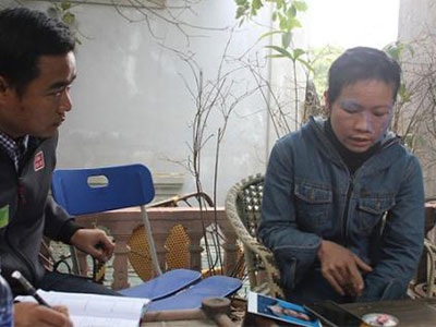 Vụ chồng là cháy mặt vợ: Con trai tố mẹ theo trai