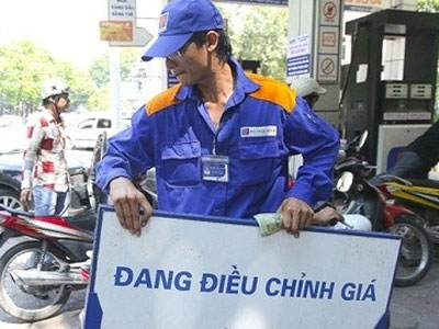 Dời lịch điều hành, xăng có thể tăng đến 1.700 đồng/lít?