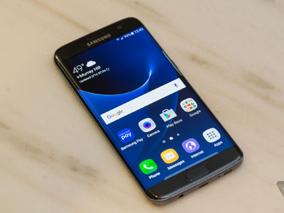 Xếp hàng chờ mua Galaxy S7 để bán lại lãi bạc triệu